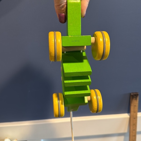 Wood Dancing Alligator Pull String Plan Toy Clanking Learn Animal Friend Toddler - Picture 5 of 6